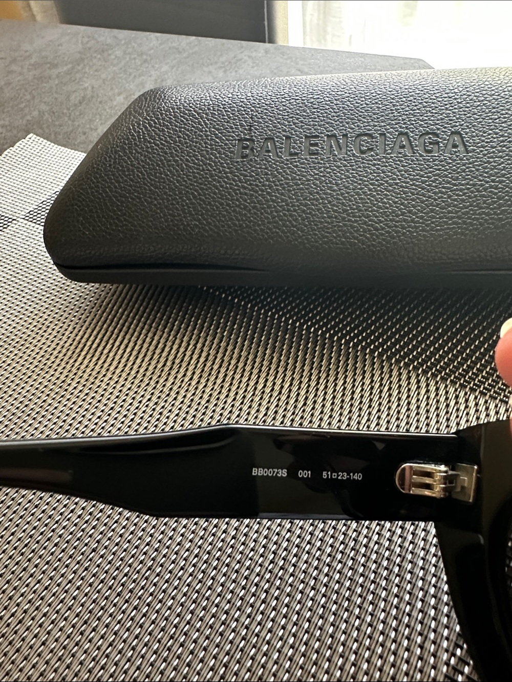 Balenciaga Glossy Black Round Cat-Eye Sunglasses - Picture 4 of 5